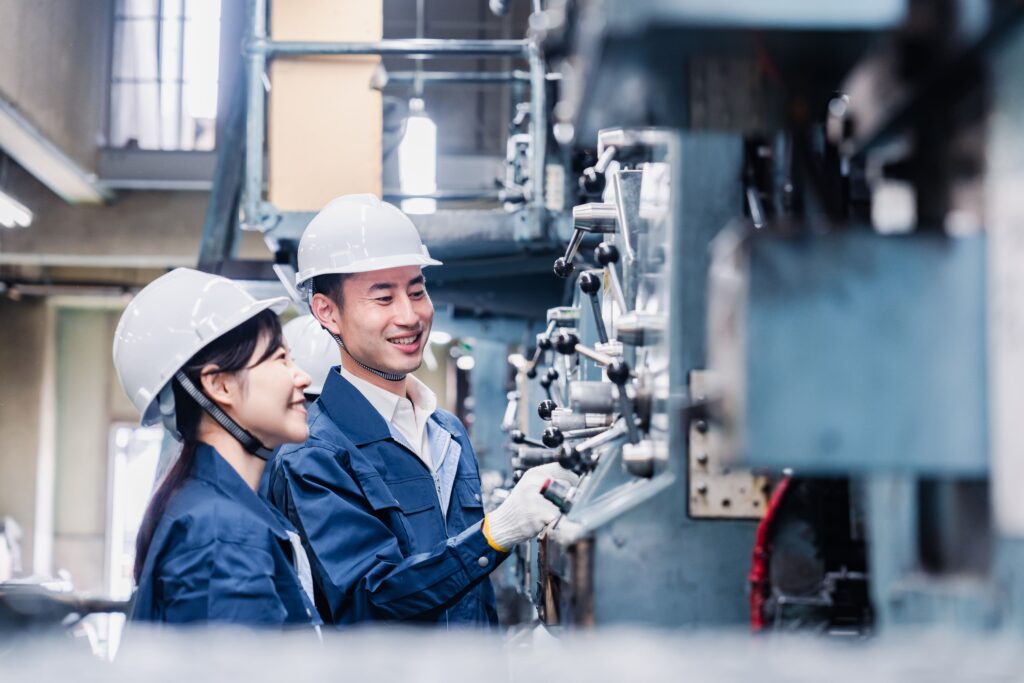 拠点展開中の成長企業 拠点拡大の中でも教育の質を均一に保つため、共通の心理的指針を全社で導入しました。離れた拠点に配属された新入社員同士の連帯感を強める仕組みを構築し、成長を加速させる組織の土台を作ることを目的に導入しました。